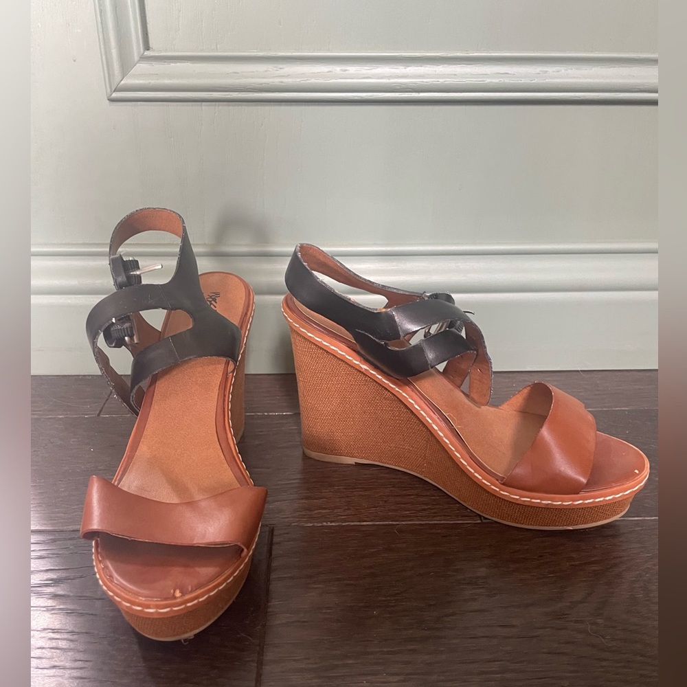 Mossimo size 7.5 heeled wedge sandals.